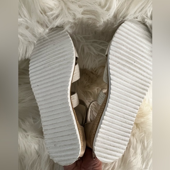 Very G Cream and Tan Espadrille Sandals Sz 10 - Picture 3 of 4